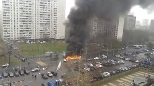 Возгорание автобуса на улице Мусы Джалиля метро Шипил