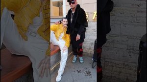 ТАНЦОР МАЙКЛ  ТАНЦУЕТ НА НЕВСКОМ ПРОСПЕКТЕ 🕺🔥🤩САНК