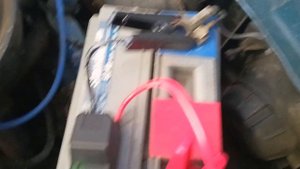 Kromix K22303 (ZHS22303R) Запускает двигатель без аккумулятора.