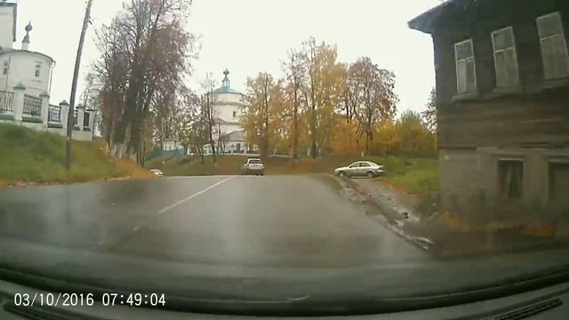 Видеорегистратор Prestigio RoadRunner 330 (день) смотреть онлайн