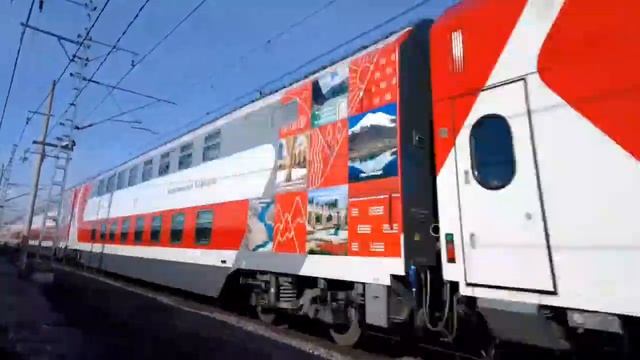 Двухэтажный! Проезд ЭП2К-033 с поездом Санкт-Петербург-М