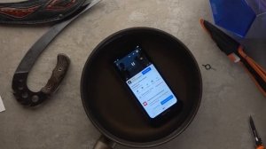 КРАШ-ТЕСТ бронированного телефона: КТО выживет – телефон или кувалда? Результат ШОКИРОВАЛ всех