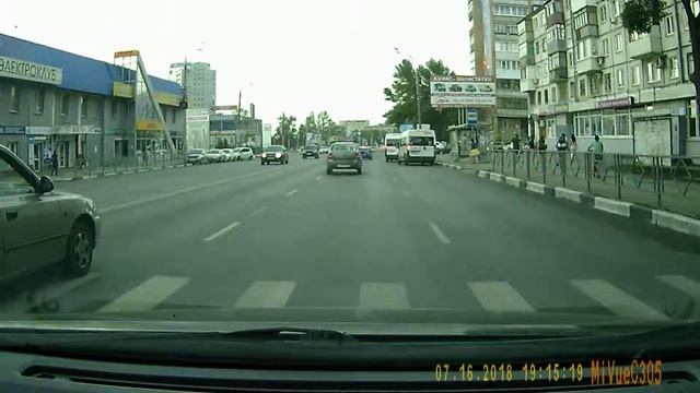 Видеорегистратор Mio MiVue C305 - дневная съёмка смотреть онлайн