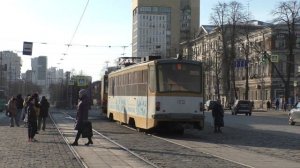"Через Площадь 1905 года". Трамваи 71-405 №831/832 следуют по м?