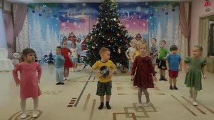 Вход на Новый год, средняя группа, репетиция