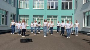Танец воспитателей «Песни на кассете»