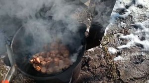 Картошка с мясом по крестьянски в казане на костре