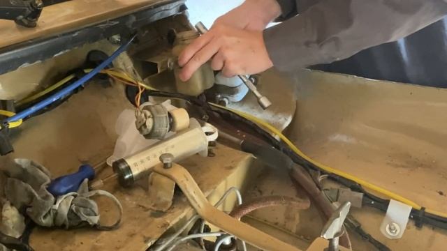 НИВА Lada 4x4 3D Бачок (ГТЦ) тормозной жидкости 21214 нового о? смотреть онлайн