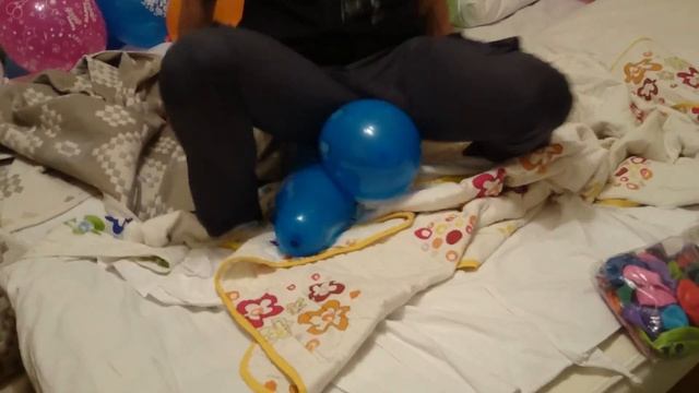 Sit pop balloons again) Опять лопаю шарики смотреть онлайн