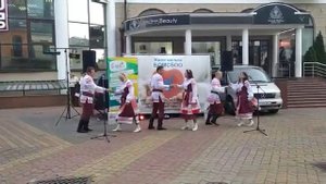 Веселись и гуляй весь народ - пусть беда стороной прой?