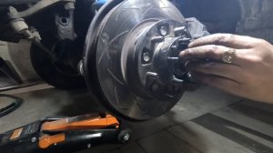 замена шпилек передней ступицы Toyota Land Cruiser 80