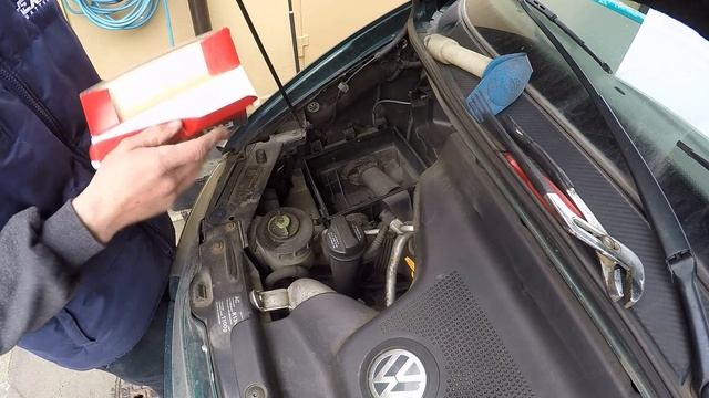 Заміна фільтра повітря Volkswagen T4 2.5TDI 111kw смотреть онлайн