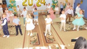 Танец  флешмоб «Круче всех» на выпускном в детском сад