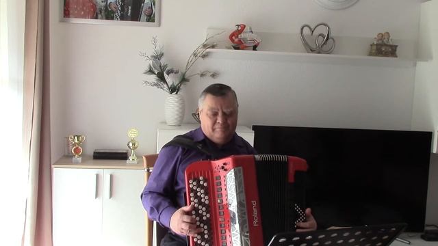 Mуз .неизв.автора "Старинный вальс(Шепчут  волны)исп.В.М смотреть онлайн