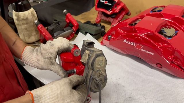 Audi SQ7. Карбон керамические тормоза 440/370 мм. смотреть онлайн