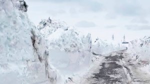 Горы льда и снега в Воркуте заблокировали дороги и трассы в конце мая
