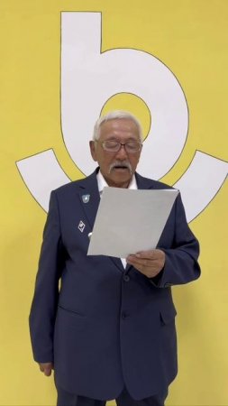 Ажалай ветеран Валерий Гармацыренович Цыдыпов "Хабарын дулаан" гэhэн шүлэгөө олоной һонорто уншаба.