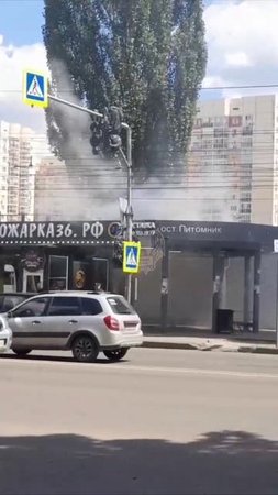 ГОРИТ ШАУРМИЧНАЯ: на остановке "Питомник" по улице Шишкова пожар в шаурмичной.