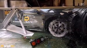 Краш-тест ZEEKR 001 против грузовика