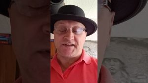 Я ему первый улыбнулся, первый поздоровался, а он даже не взглянул на меня. Я ему отомщу за это