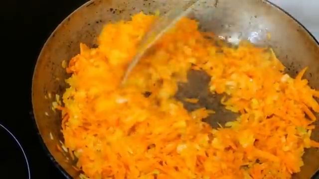 Минтай в духовке под сметанным соусом с овощами. Простой, быстрый и очень вкусный рецепт.