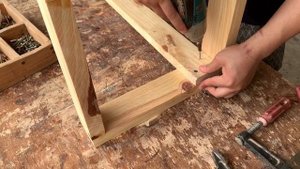 Простая лавка для бани, веранды, улицы из обрезков досок