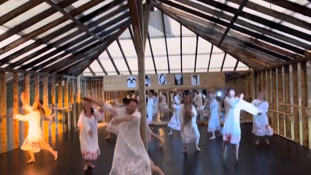 Весна священная, танец в лесу #ballet #dance #dancer #горы #жизньвлесу #танцы #балет #танцуй смотреть онлайн