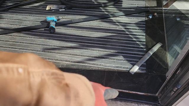 замена порога на алюминиевой двери