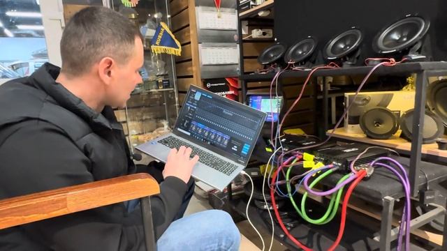 Автозвук в Geely Atlas Pro . Комплект аудиосистемы от Автости смотреть онлайн