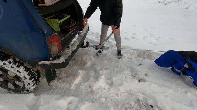 Зачем нужна ЛЕБЕДКА в поле? ДРУЗЬЯ всегда помогут! смотреть онлайн