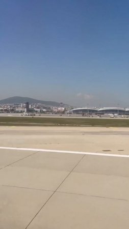 Взлетаем из аэропорта Стамбула в Анталью.