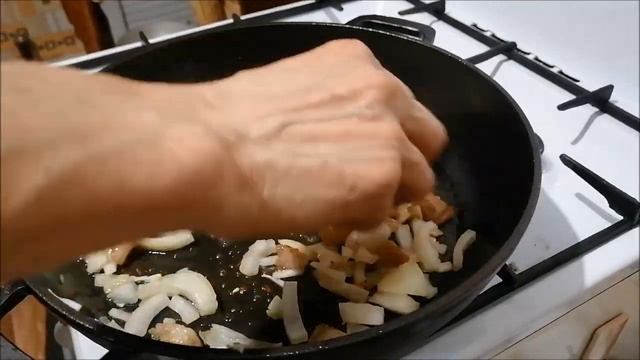 Готовлю в новой сковороде мясо с картошкой Получилось смотреть онлайн