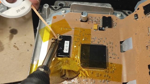 Ремонт ЭБУ на плёнке [ Siemens Continental ] Пайка микросхем смотреть онлайн