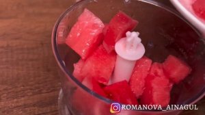 Коктейль из арбуза и молока. Сүт қосылған қарбыз кокте