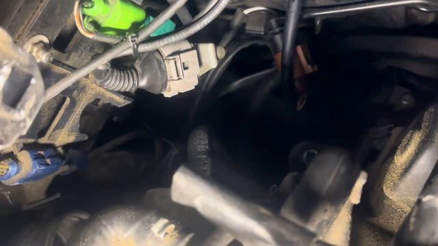 Снятие впускного коллектора на Audi a4b7 ALT 2 литра бензин ? смотреть онлайн