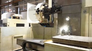 Плавный проход от гидроцилиндра к цеху. Механическое производство.