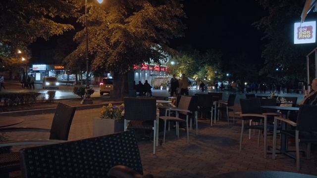 Варна Болгария, уютный вечер в центре за чашкой кофе, б смотреть онлайн