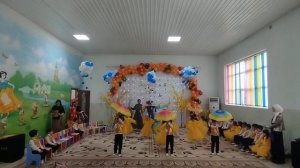 танец в садике - подготовительная группа . осенний пра?