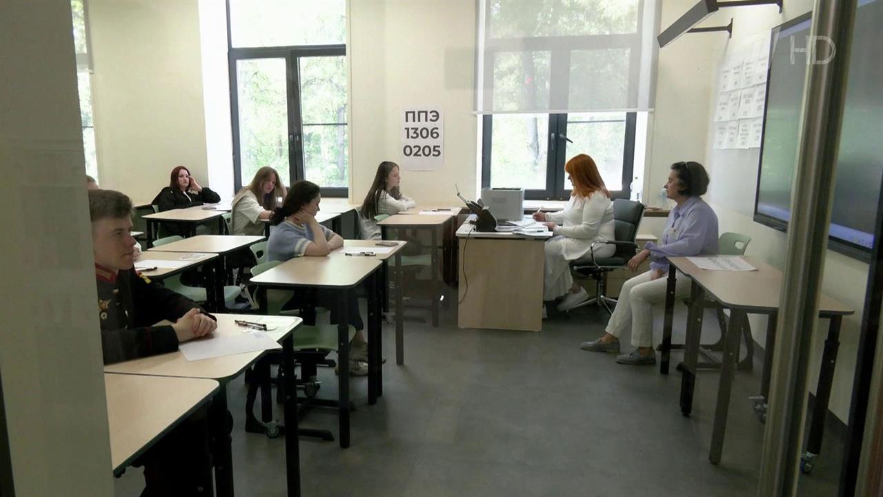 Российские школьники сдавали ЕГЭ по литературе, химии и истории