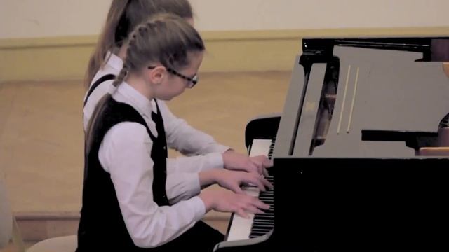 Фортепианный дуэт в составе Тимохиной Анны и Товчигречко Варвары (11-12 лет) смотреть онлайн