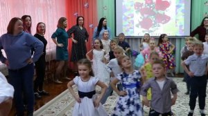 Флешмоб "Детство - это я и ты" (танец детей с мамами)
