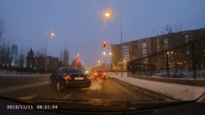 Двойное нарушение ПДД, красный свет с пересечением дв?