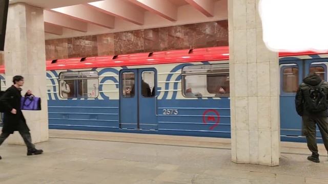 ДОЛГОЖДАННОЕ ОБНОВЛЕНИЕ ПОДВИЖНОГО СОСТАВА НА ЗАМОСК