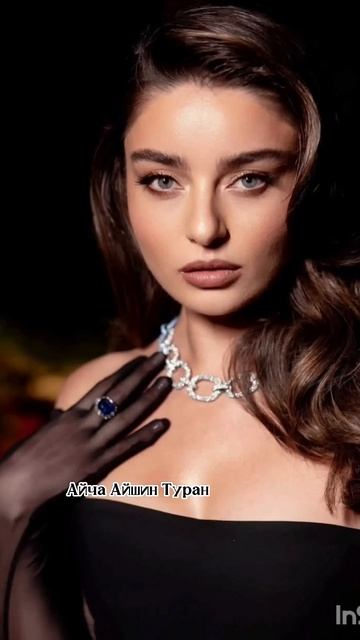 Молодаякрасиваяталантливая турецкая актрисаЛюбовь МерьемХакан-защитникСказка на острове и др.