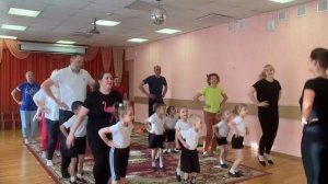 «Веселая зарядка» для детей и их родителей.