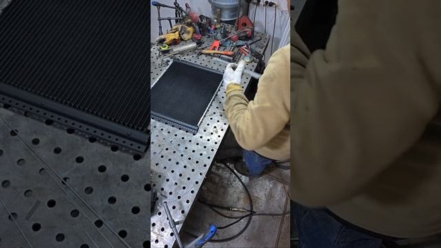 Переделка креплений радиатора кондиционера смотреть онлайн