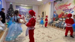 Задорный танец ,,Мандаринка,, в средней группе.