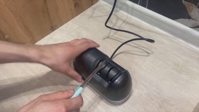 Заточка маленького ножа с помощью ножеточки Aceline DS2000 смотреть онлайн