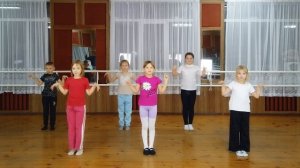 Танец - игра   Веселые ручки