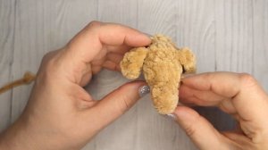 Мини такса крючком, такса брелок из плюшевой пряжи